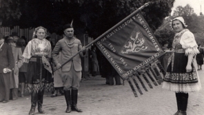 XI. Všesokolský slet v roce 1948 (vlevo Zdena Mašínová, vdova po nacisty popraveném generálovi Josefu Mašínovi). Zdroj: Paměť národa