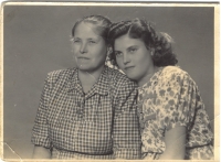 Maria Sokolová with her mother