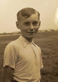 Dětství na venkově, 1946