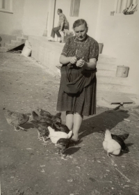 Mária Zaťková as a housewife in the yard