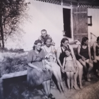 Alena Tomsová with her family and friends in her childhood