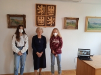 Alena Tomsová with pupils from the Stories of Our Neighbours project