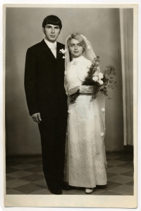 Svatební fotografie rodičů. Otec Anatolij Nikolajevič Pomortsev a matka Tatiana Jurievna Pomortseva, Sverdlovsk, 1973.