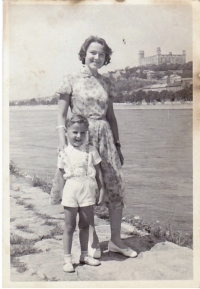 14-year-old Eva and Janko Šula, parents were with their mother in a concentration camp