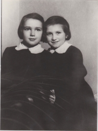 Eva and Nora as children