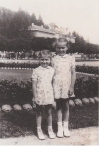 Eva with her sister Nora in Luhačovice