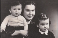 Nora, Agnes and Eva Hecht, 1945