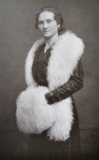 Helena Šolarová, Vladimír Vraštil’s mother