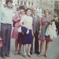 Marta Rožnovská (druhá zleva) a sestřenice Hana Dubová (první zprava) při její návštěvě Československa, 1975