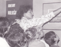 Eva Králiková with her students at the exhibition Drawings by Miloš Bazovský.