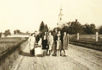 The Tóth family and their relatives in Dolné Salibé during World War II.