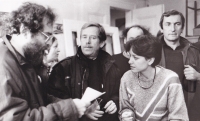 Schůze OF ve Špalíčku: Vladimír Hanzel, Václav Havel, Jana Marco a Jiří Křižan (listopad 1989)