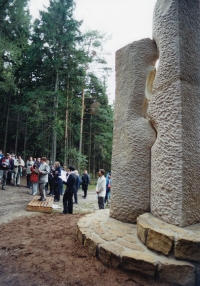 Odhalení Kříže smíření na Bukové hoře, 2002