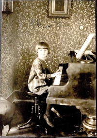 Alena Stepankova Veselá in 1929