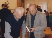 Roman Kopřiva (right) with General Milan Píka in 2014