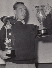 Vladimír Nadrchal v 60. letech 20. století se svými trofejemi