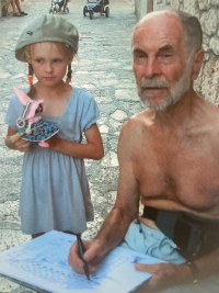 Antonín Vojtek s dcerou Julií v Primoštenu v Chorvatsku v roce 2008