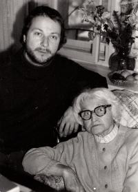 Jan Ungár s maminkou Augustou Ungárovou, 1988, Praha