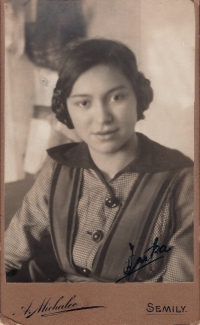 Teta Jarmila Rambousková (druhá Drtikolova žena), začátek 20. let