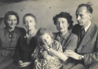Zprava: Záviš Kalandra s paní Ludmilou Rambouskovou a s dalšími členy Kalandrovy rodiny