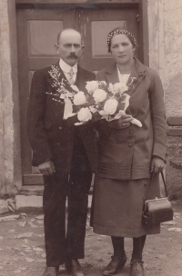 Wedding of the parents of Terezie and Kajetán Sulzer, 1926