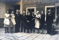 Zleva otec Josef, sestra Blažena, bratr Stanislav, maminka Žofie, 1942, Příkazy