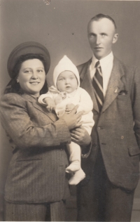 Parents with brother Josef, Příkazy, 1947