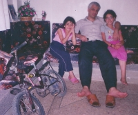 Marwan Alsolaiman with nieces in Syria, 2004