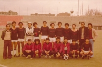 Marwan Alsolaiman pátý zleva nahoře, fotbalový klub v Suwaydě, 1980.