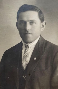 František Růžička, otec Miloslavy Müllerové, kol. 1928