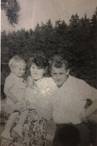 S manželem a dcerou, okolo roku 1963