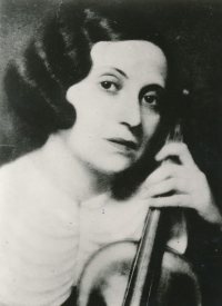 Gita Morenová, matka Bronislavy Volkové, 30. léta