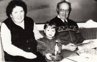 S manželkou a vnukem, asi rok 2000