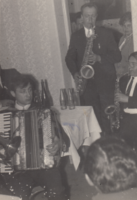 Se saxofonem s kapelou Lučanka, 1980