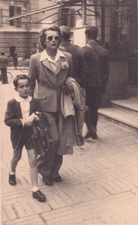 Giorgio Savo s matkou, Praha, 1947