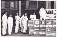 Greenpeace Ukraine protest action to hand out leaflets about the closure of the Chernobyl nuclear power plant near the office of President Leonid Kuchma, 1995.
