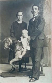 Jaroslav with his parents Maria and Josef Tesarik