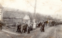 Wedding of Alois Bradac, wedding guests in front of grandfather Bláha's house, Gerník-Velká Strana, 1962