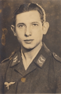 Josef Fuchs, strýc a poručník Waltraud Vildové (*7.12.1922 - †12.2.2001)