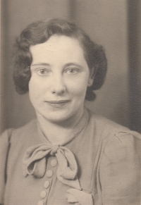 Rosa Höptner, maminka Waltraud Vildové (*23.11.1914 - †25.4.1948)