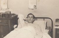 Waldemar Höptner, otec Waltraud Vildové, v nemocnici v anglickém zajetí