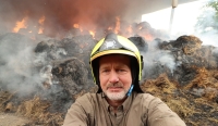 Antonín Hříbal at work, report on the straw fire for Tachovský deník