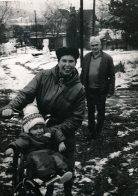 S manželem a vnučkou v Sázavě, 1980