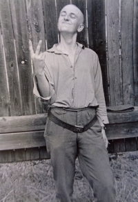 Vladimír Frenzl at the army in Sušice in 1975, as an old hand he could have a belt