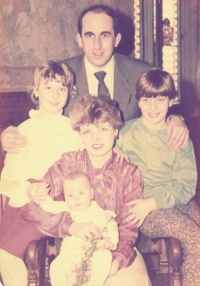 Tomáš Finger with his wife Jitka and daughters - from left Klára, Markéta and Terezka