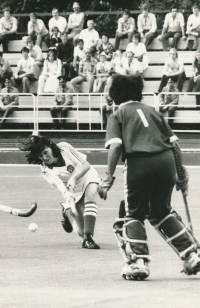 Alena Mejzlíková v roce 1980 na letních olympijských hrách v Moskvě střílí gól na 2:1 Indii