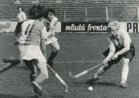 Alena Mejzlíková (third from left) in the jersey of Slavia in a match in Eden, Prague, late 1970s