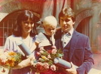 Alena Mejzlíková after graduation from the Faculty of Television and Theatre Studies of Charles University with her husband Jiří and son Jakub, 1983