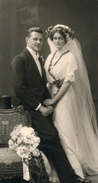 Wedding of grandparents Gustav and Karla Heidler, 1911