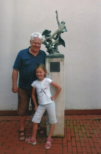 With her granddaughter Bětka at the statue of Quido Kocián, Ústí nad Orlicí, 2012